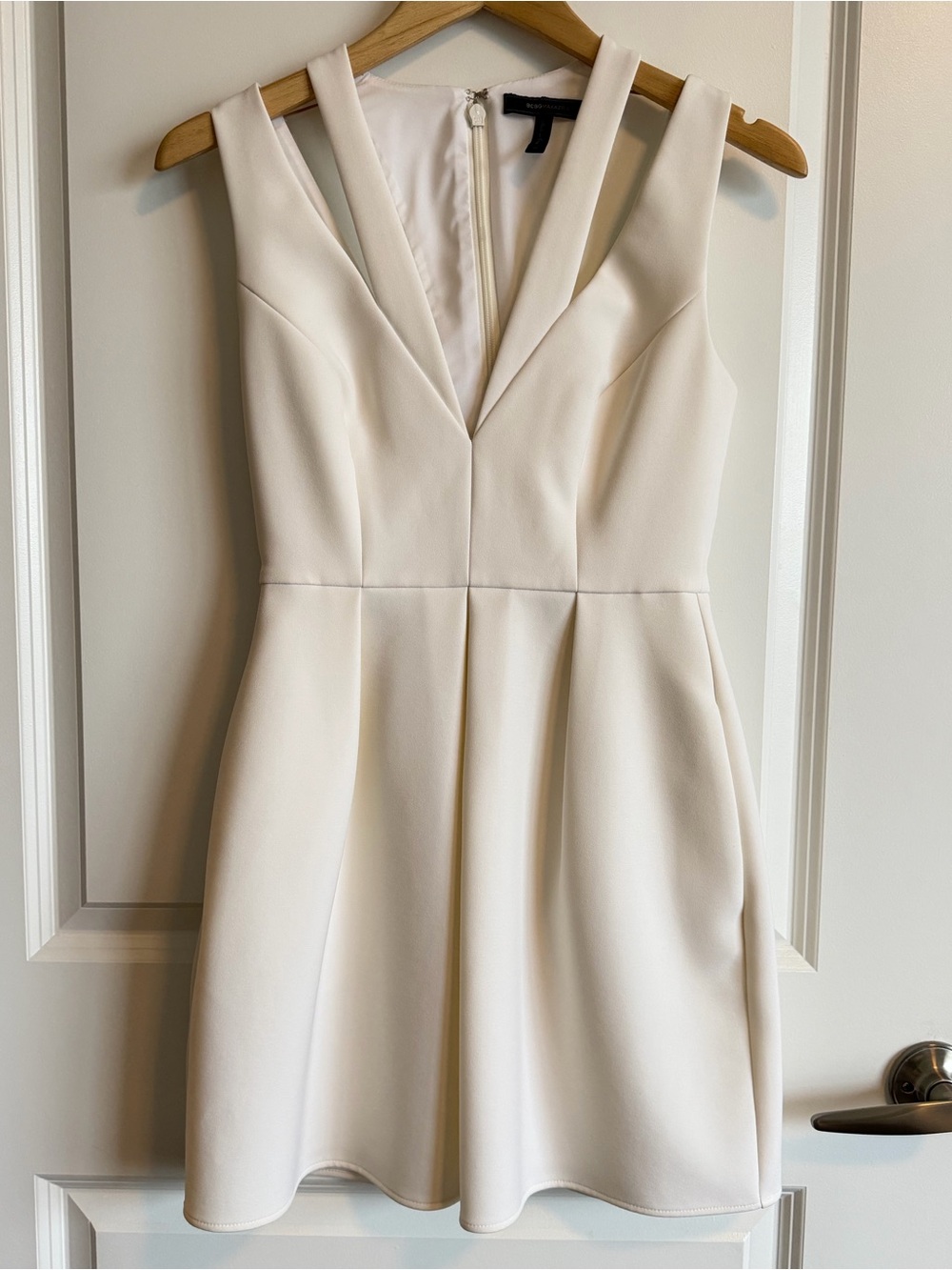 BCBGMAXAZRIA white Mini Dress with Cutout details